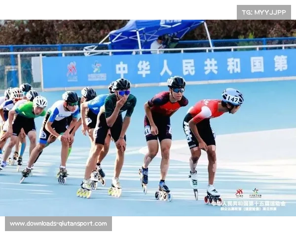 南京路步行街轮滑预赛，霓虹灯下上演速度对决