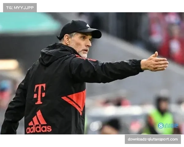 拜仁赛前训练曝光，图赫尔强化四后卫与三中卫体系的无缝切换训练